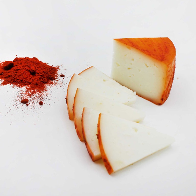 Queso de cabra con pimentón de La Vera